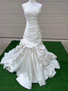 NWT Maggie Sottero Strapless Ivory Satin Bridal Gown – Size 12